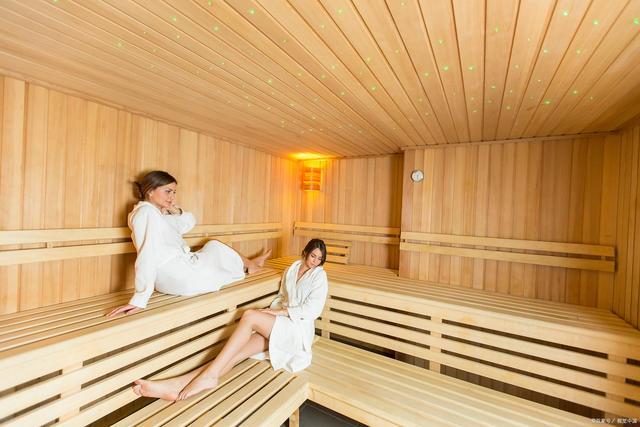 The Synergistic Harmony of Sauna Therapy and Western Medicine: Unlocking the Secrets to Holistic Well-being