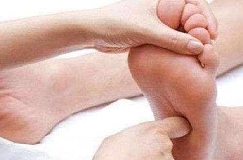 The Art of Reflexology: Enhancing Wellness through the Expertise of a Foot Reflexologist