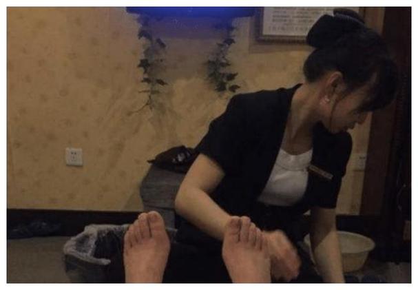 The Benefits of Foot Massage and Beauty: A Comprehensive Guide to Enhancing Health and Wellness