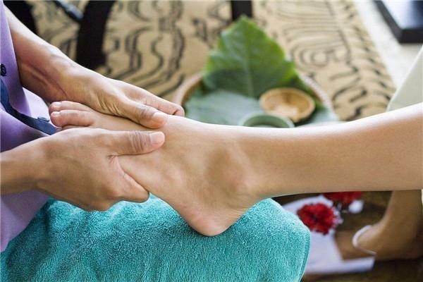 The Art of Foot Relaxation: Enhancing Well-being Through Holistic Foot Care